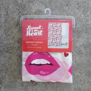 (#103) Sweet Heart Valentines Day Lip Shower Curtain